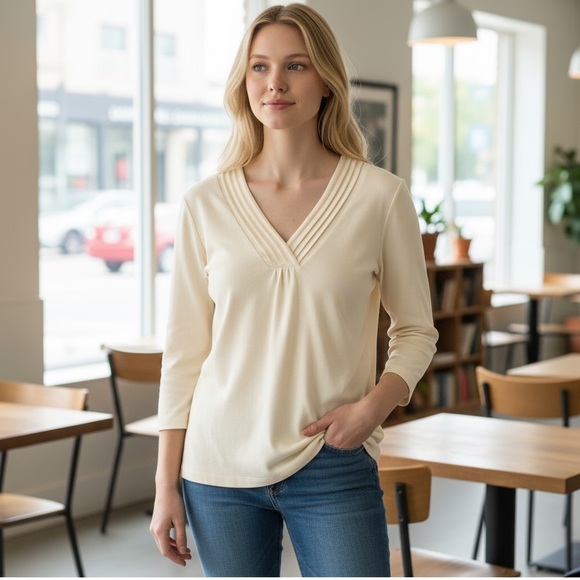 L.L. Bean Women’s Cream V-Neck 3/4 Sleeve Top T-Shirt 100% Supima Cotton Size XS - Picture 1 of 12